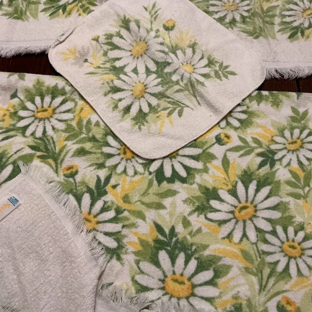 Vintage Set of Springmaid Bath Towels Each measure - Picture 11 of 14